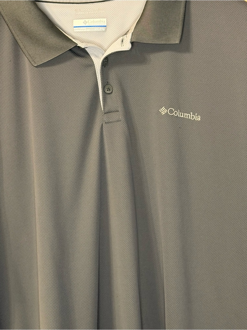 Columbia Men's Light Gray Polo with Subtle Texture